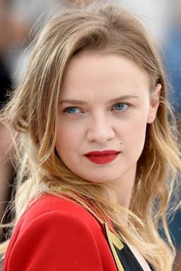 Photo of Sara Forestier