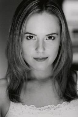 Photo of Stephi Lineburg