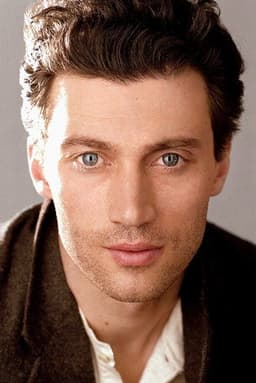Photo of Bryce Pinkham