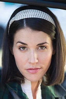 Photo of Ariel Hart