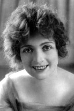 Photo of Beatrice Dominguez